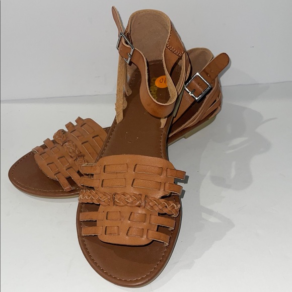 Elegant Brown Leather Sandals - Picture 1 of 3